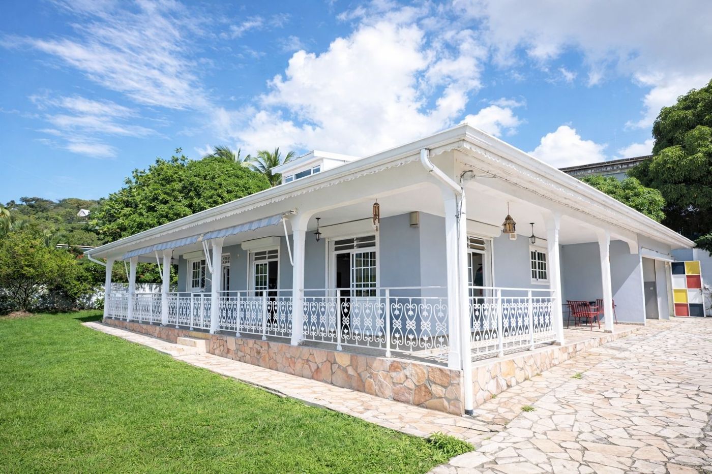 Maison créole avec grande galerie et jardin, à Basse-Terre